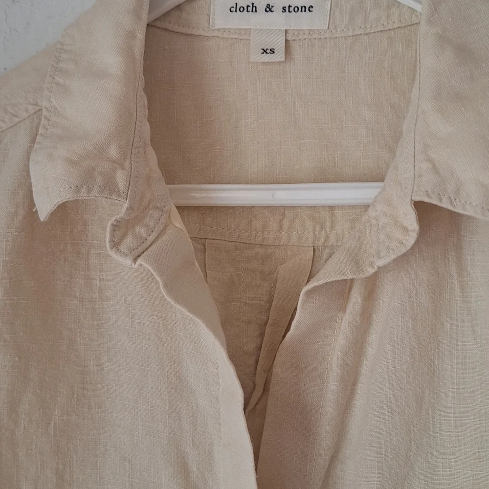 cloth & stone Cream Button-Up Linen Shirt - Picture 3 of 4